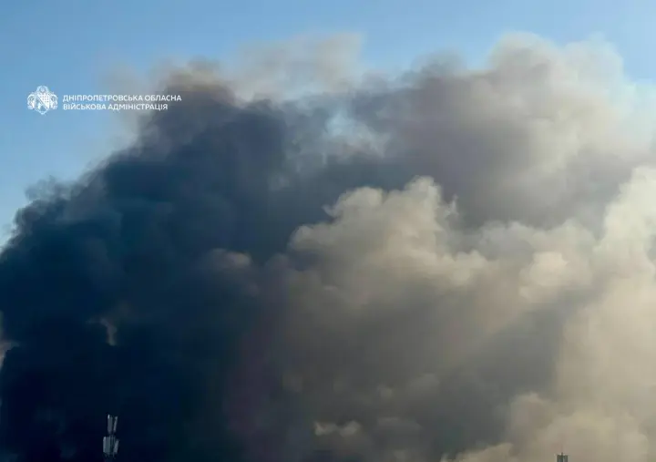 The enemy attacked central Dnipro: social media reports a strike on the "Ukrtelecom" building