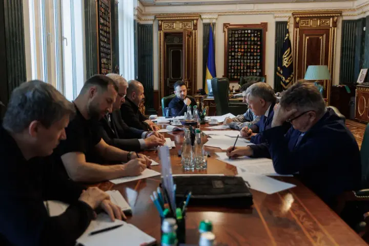 Ukrainian pilots will soon begin training on Rafale, Kyiv expects a new defense package — Zelenskyy
