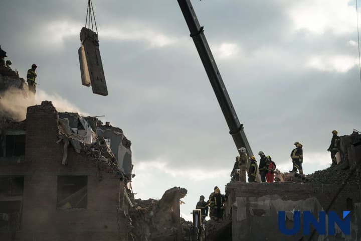 До 16 зросла кількість загиблих через ракетний удар рф у Прилуках