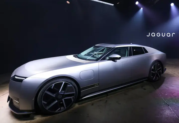 A bet on tech millionaires and the first criticism — how people are reacting to Jaguar's electric car and its price