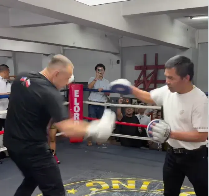 President of Poland Nawrocki trained with boxing legend Pacquiao