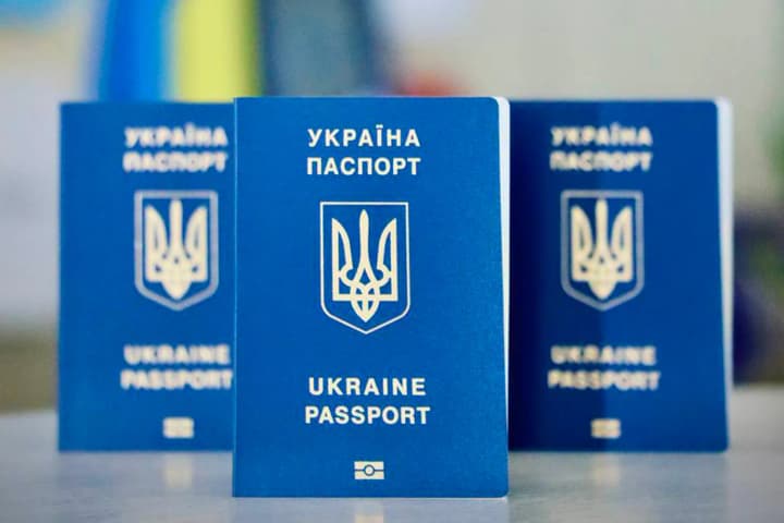 Більше трудових віз, менше тимчасового житла: Чехія змінює правила для українців