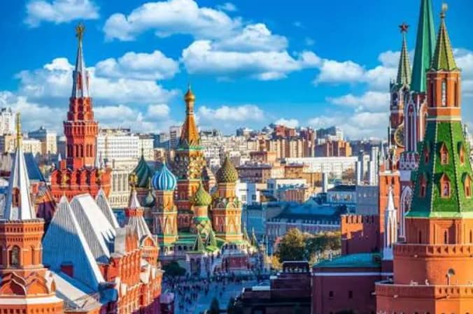 москву атакують безпілотники – у столиці рф зупинили роботу чотирьох аеропортів