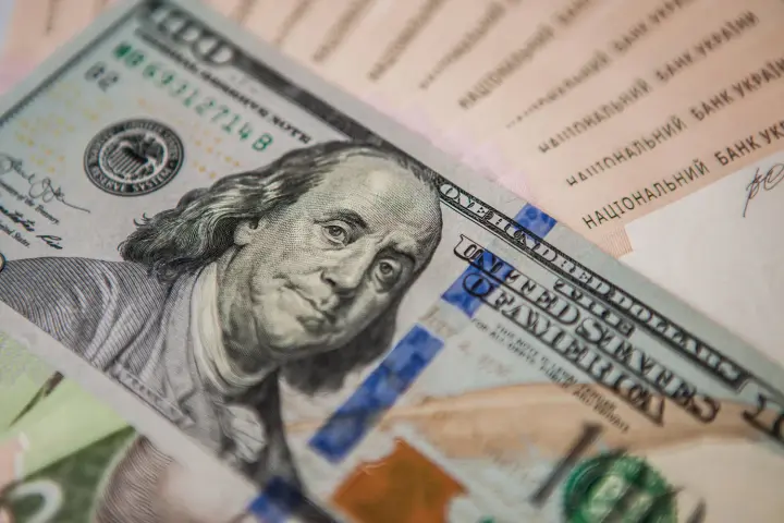 Долар оновив рекорд - НБУ показав офіційний курс на 14 жовтня