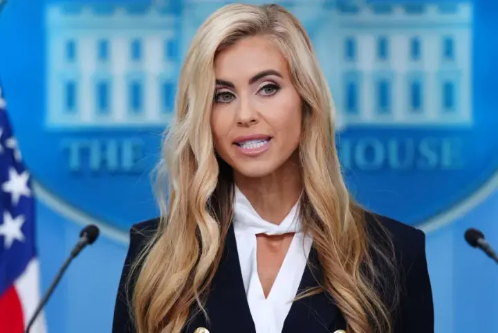 "Awkward and terrible" — the White House criticized Trump's new press secretary's first briefing