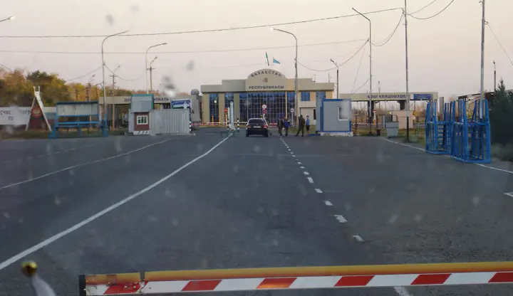 Казахстан запроваджує спеціальні дозволи на в'їзд для росіян – заявки доведеться подавати за 72 години