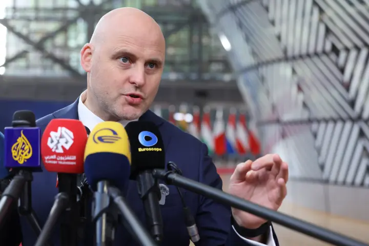 "Пийте менше пива": прем'єр Латвії запропонував ЄС спосіб покрити витрати для допомоги Україні