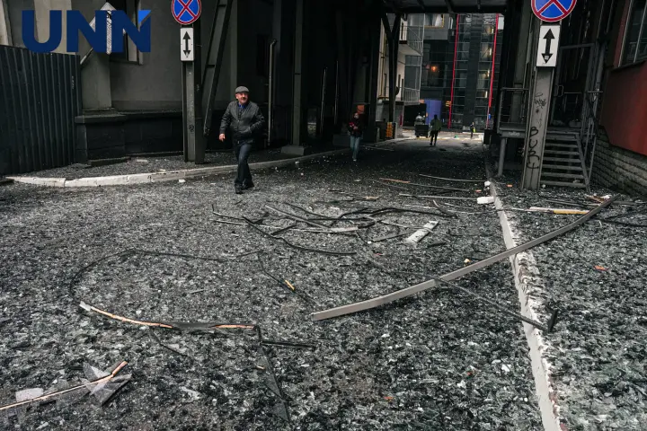 Russian attack damaged Cosmo Multimall and a medical center in Kyiv - photo