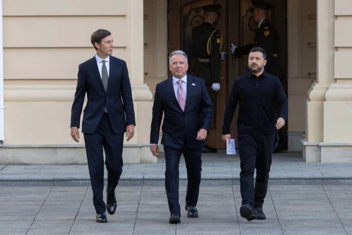 Зеленський прямує в Осло на переговори з посланцями Трампа - NYT пише про спробу "нав'язати" угоду