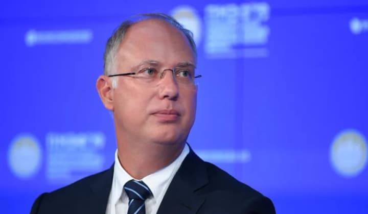 Putin's envoy Dmitriev echoed Trump's threats to Zelenskyy regarding ending the war