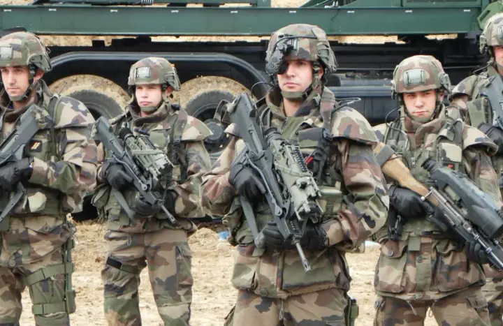 Франція розгорне війська для стримування нових протестів після масштабних заворушень – Reuters