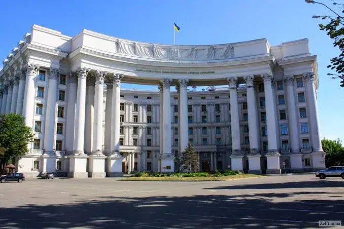 "Не мають шкодити національним інтересам" - у МЗС прокоментували рішення Львівської облради