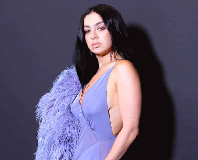Famous singer Charli XCX suddenly canceled her concert due to health problems