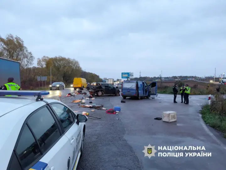 Масштабна ДТП сталася біля Рівного, серед постраждалих - дитина