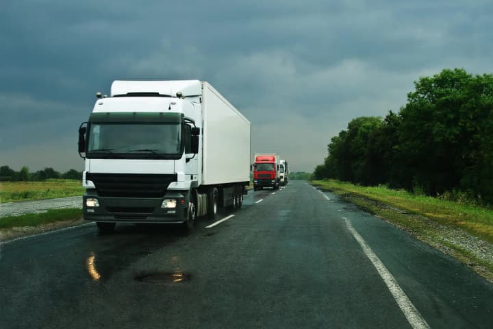 Ukraine Wants to Move Customs Checks to EU Countries Amid Threat of Russian Drones - FT