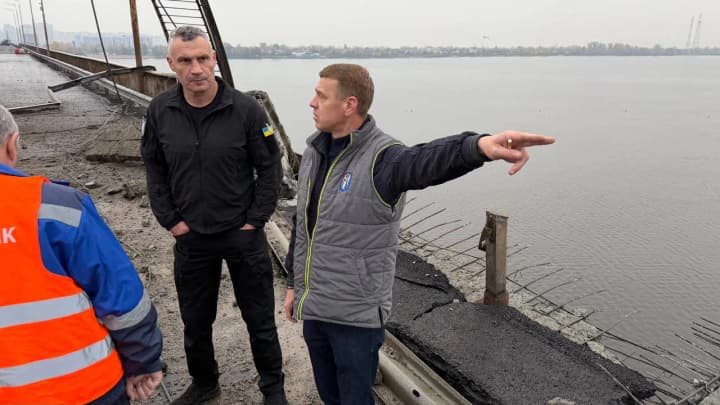 Southern Bridge in Kyiv after the Russian strike - Klitschko showed the aftermath