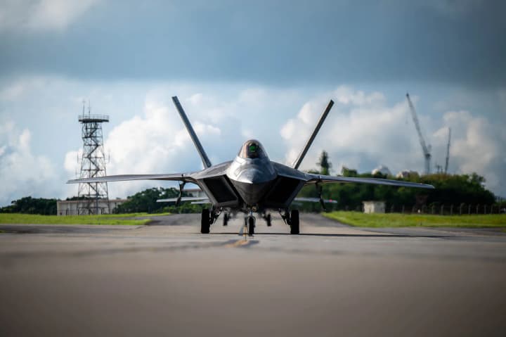 США на одній з найбільших військових баз за кордоном заборонили китайські BYD
