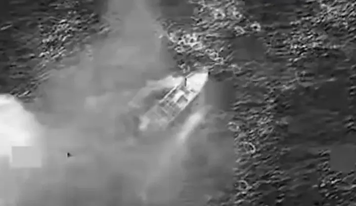 The United States carried out a new strike on a boat in the Pacific Ocean, killing five people