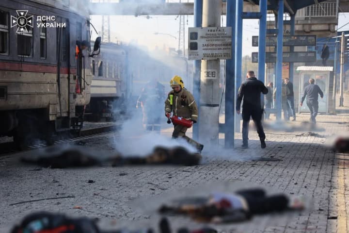 Since this morning, Russian strikes on Dnipro, Kremenchuk and Chernihiv have claimed the lives of 17 people, with dozens injured