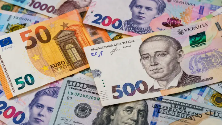 Які суми зберігають українці в банках і кому довіряють найбільше