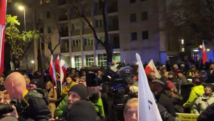 У Польщі розгорівся конфлікт навколо Конституційного трибуналу - люди вийшли на протест