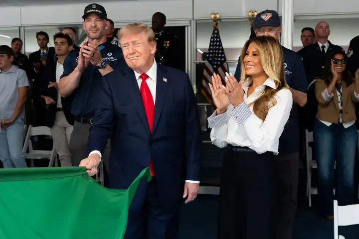 Melania asked Trump not to dance on stage anymore
