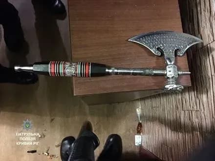 cholovik-pogrozhuvav-rodini-sokiroyu-u-krivomu-rozi