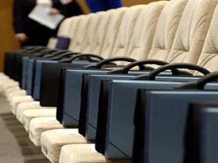 kabmin-zbirayetsya-z-nastupnogo-roku-vidvyazati-zarplati-chinovnikiv-vid-minimalki