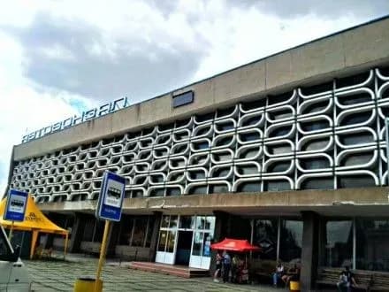 na-khersonskomu-avtovokzali-viyavili-cholovika-z-granatoyu