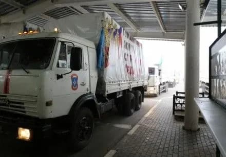 rosiyskiy-gumkonvoy-dlya-donbasu-vyikhav-na-teritoriyu-ukrayini-1