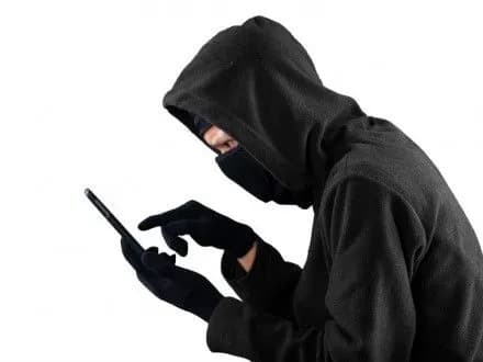 pensionerka-z-rivnogo-viddala-shakhrayam-65-tis-grn-za-poryatunok-sina