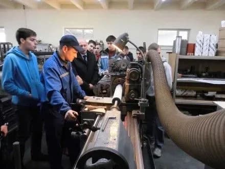 v-ukrayini-defitsit-pratsivnikiv-tekhnichnogo-spryamuvannya-v-groysman