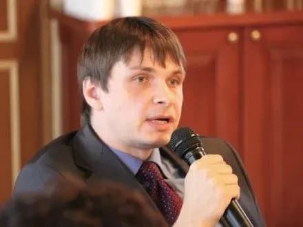 ekspert-reaktsiyeyu-suspilstva-na-statki-politikiv-mozhe-stati-vidrodzhennya-komunistiv