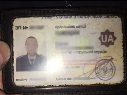 u-zaporizhzhi-zatrimali-politseyskikh-yaki-pograbuvali-pensionera-na-desyatki-tis-dol