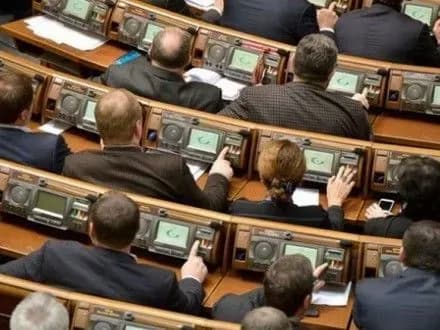 rada-planuye-skasuvati-2-zbir-pri-kupivli-inozemnoyi-valyuti