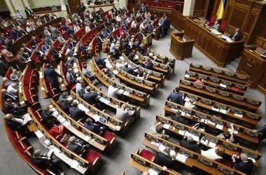 rada-u-vivtorok-mozhe-skasuvati-rishennya-pro-pidvischennya-zarplat-deputatam-1