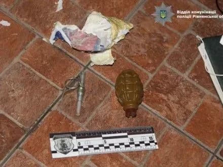 granatu-viyavili-v-kafe-u-rivnomu