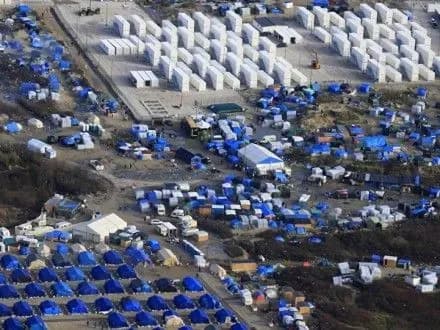 migrantski-dzhungli-kale-do-i-pislya-aerozyomka