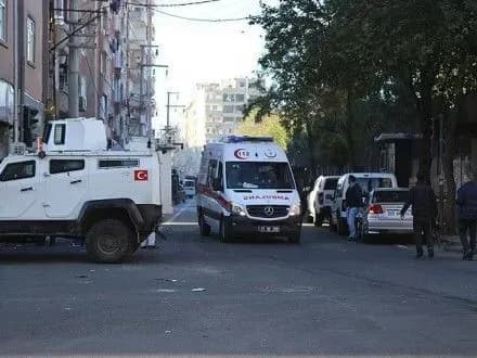 kilkist-zagiblikh-vnaslidok-vibukhu-v-turechchini-zrosla-do-vosmi-osib-sche-100-poraneni