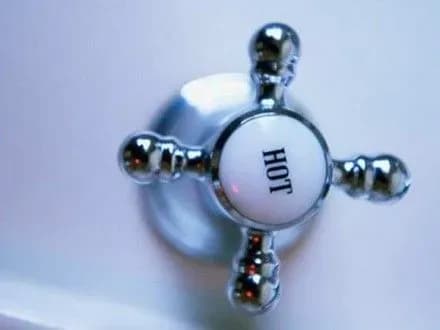 bez-garyachoyi-vodi-i-opalennya-u-kiyevi-zalishayutsya-188-spozhivachiv