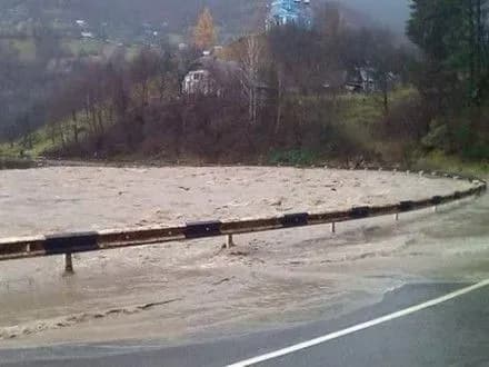 u-chotirokh-rayonakh-zakarpattya-prognozuyut-pidtoplennya-dvorogospodarstv