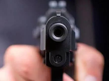 nevidomi-poranili-cholovika-ta-ditinu-v-mikolayevi-ta-vikrali-veliku-sumu-groshey