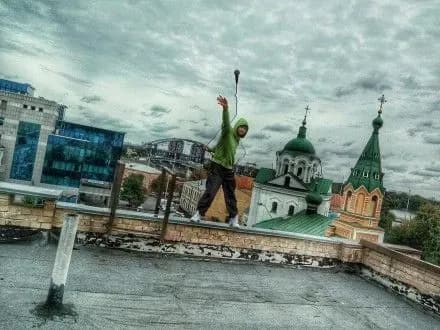 khip-khop-klip-znyali-na-dakhu-bagatopoverkhivki-podolu