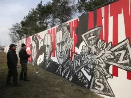 u-polschi-vidkrili-750-metroviy-patriotichniy-mural