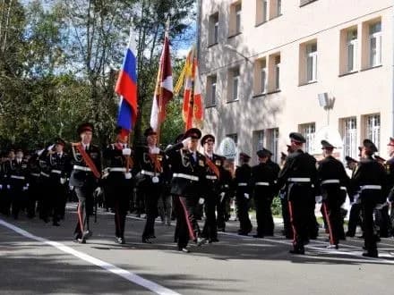 budivlya-kadetskogo-uchilischa-gorila-u-moskvi