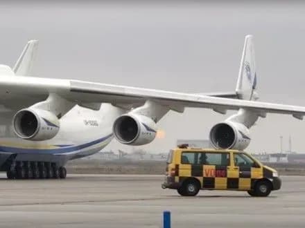 v-nimetskomu-aeroportu-zagorivsya-naybilshiy-v-sviti-litak-an-225-mriya-zmi