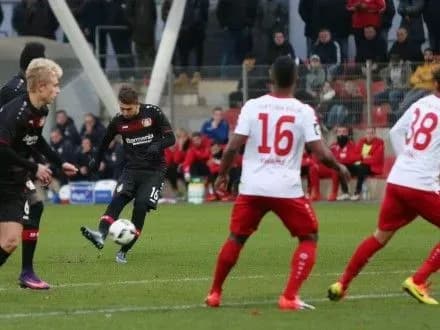 ukrayinets-v-yurchenko-proviv-pershiy-poyedinok-za-bayyer-pislya-travmi