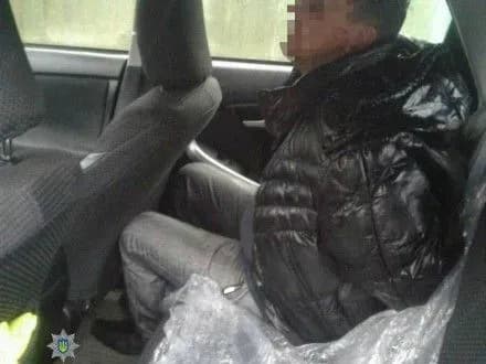 netvereziy-molodik-protyagom-dobi-znuschavsya-zi-svoyikh-batkiv-u-kropivnitskomu