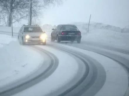 ukravtodor-zaklikav-vodiyiv-nadsilati-foto-zi-stanom-proyizdu-na-dorogakh