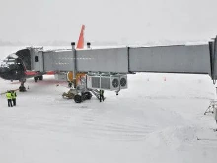 cherez-negodu-u-lvivskomu-aeroportu-skasuvali-dekilka-reysiv